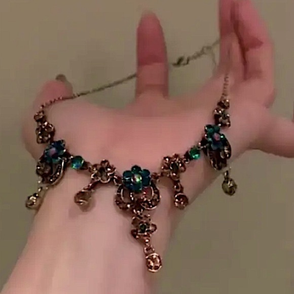 Medieval Vintage Love Flower Pendant Necklace Blue Sparkling Sapphire Stones - Picture 7 of 15